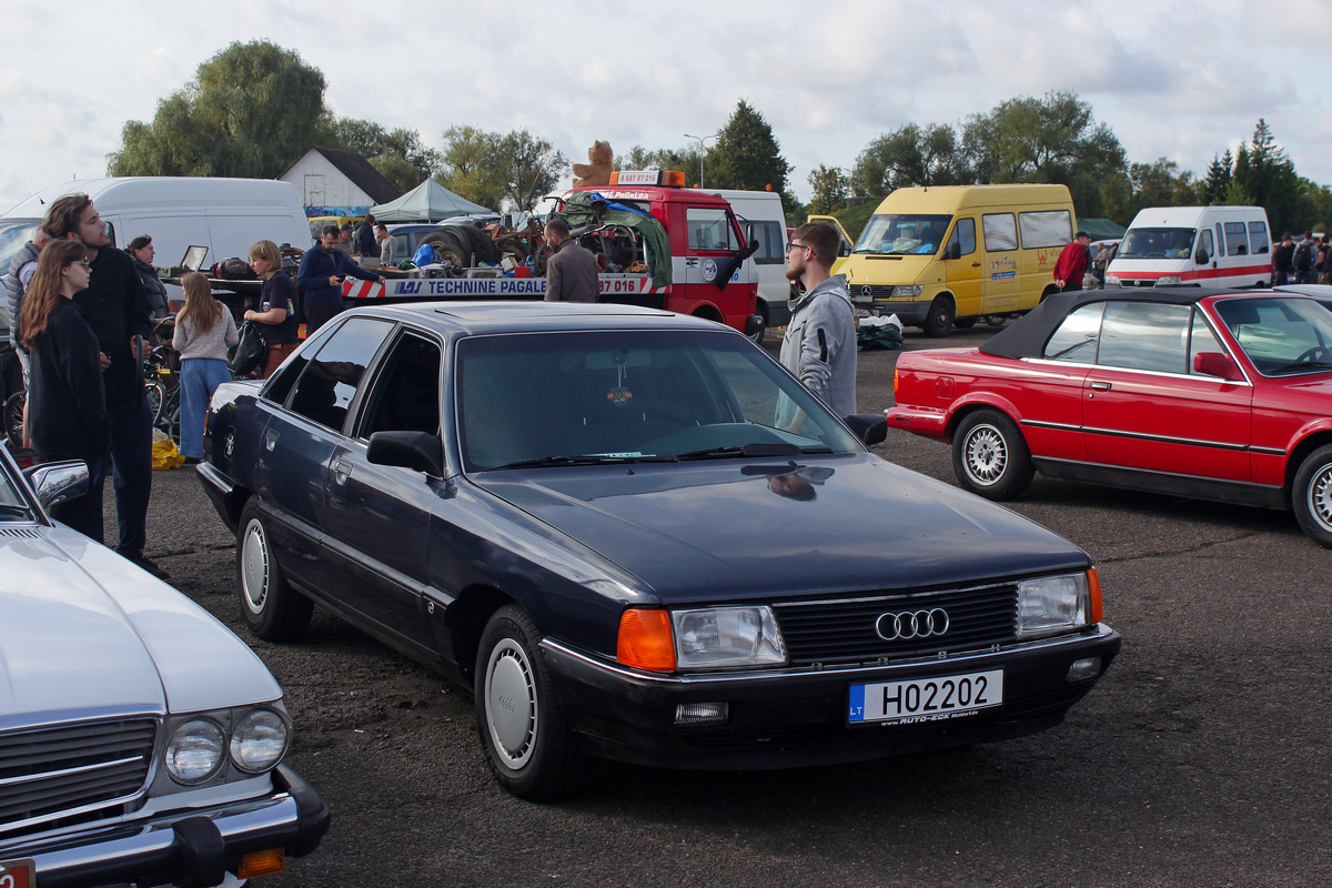 Литва, № H02202 — Audi 100 (C3) '82-91; Литва — Retro mugė 2023 ruduo