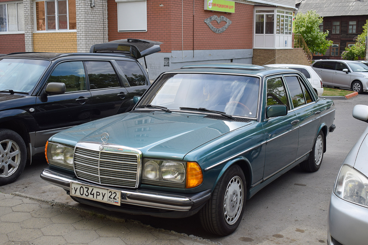 Алтайский край, № У 034 РУ 22 — Mercedes-Benz (W123) '76-86