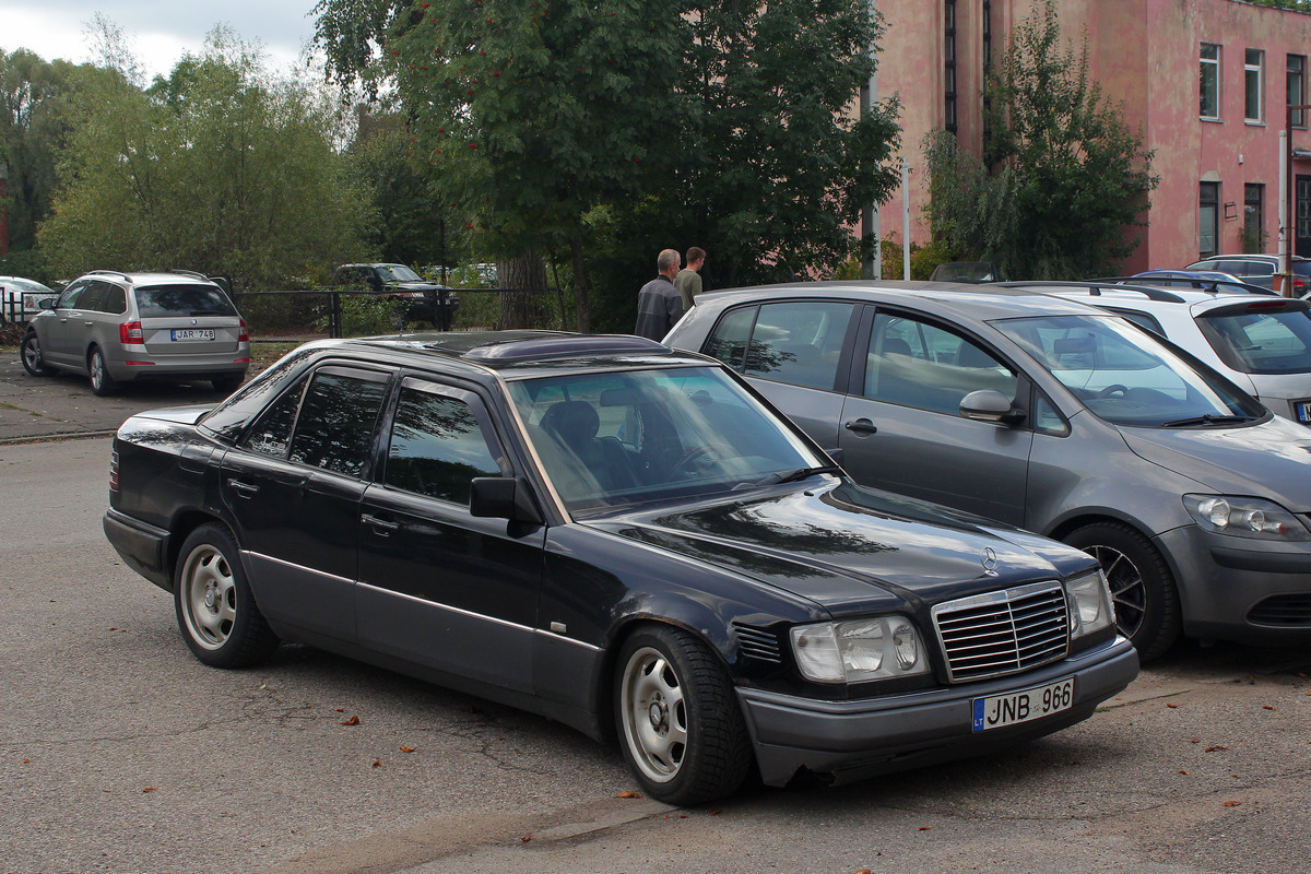 Литва, № JNB 966 — Mercedes-Benz (W124) '84-96; Литва — Retro mugė 2023 ruduo