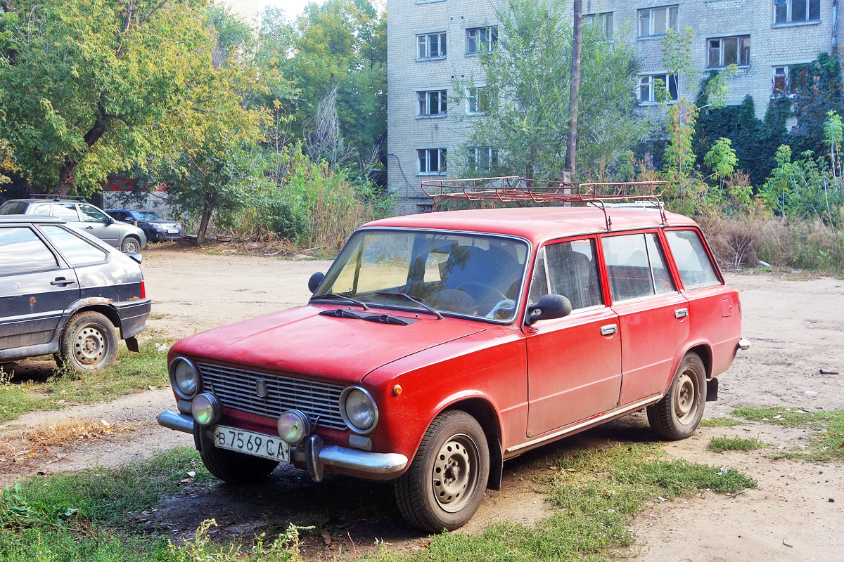 Саратовская область, № В 7569 СА — ВАЗ-2102 '71-86