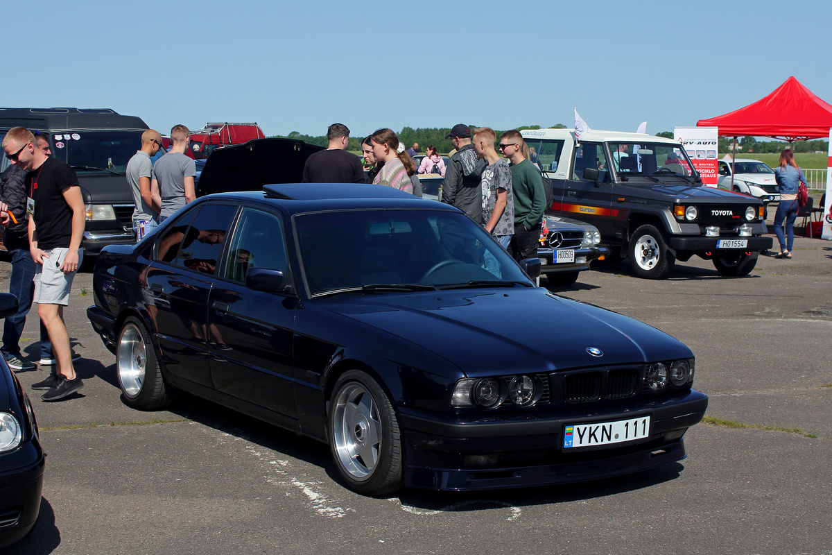 Литва, № YKN 111 — BMW 5 Series (E34) '87-96; Литва — Retro mugė 2023