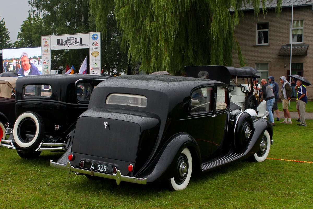 Эстония, № A 528 — Rolls-Royce Wraith '38-39; Литва — Nesenstanti klasika 2023