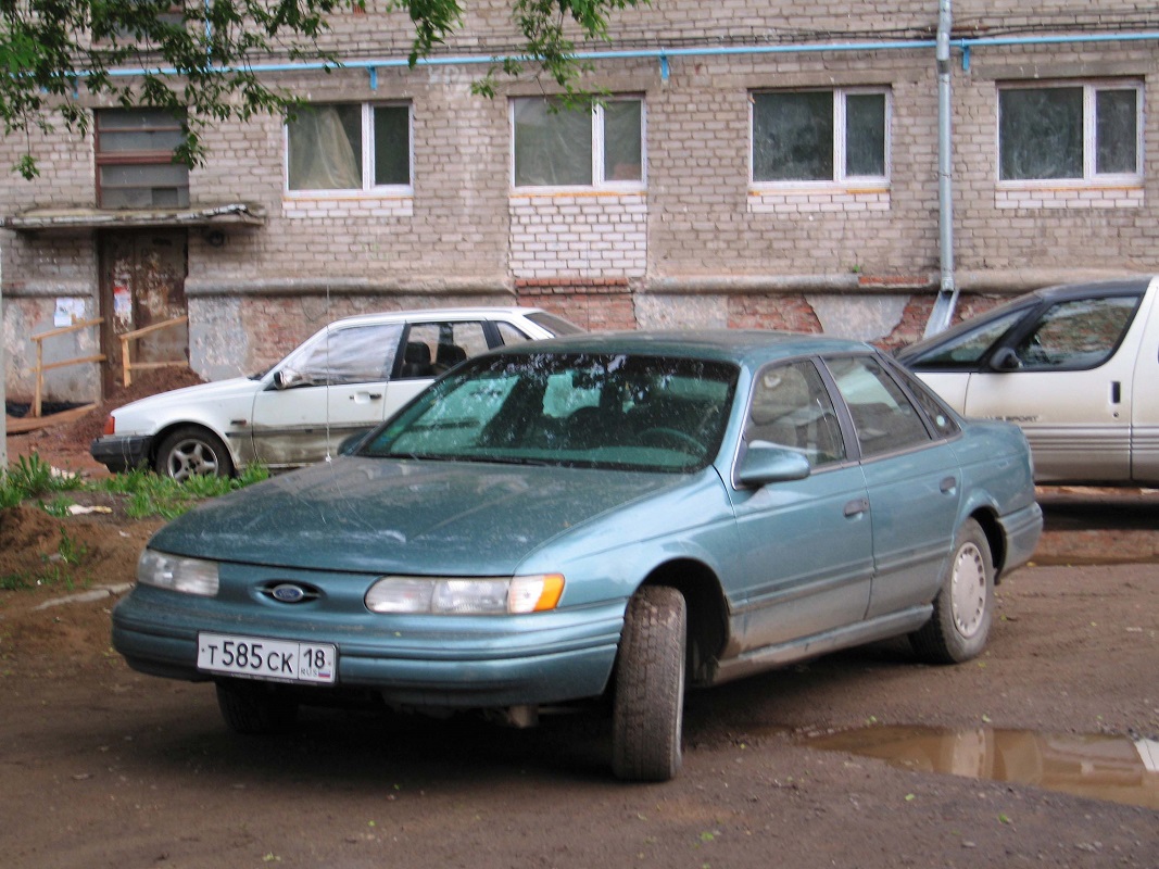 Удмуртия, № Т 585 СК 18 — Ford Taurus (2G) '92-95