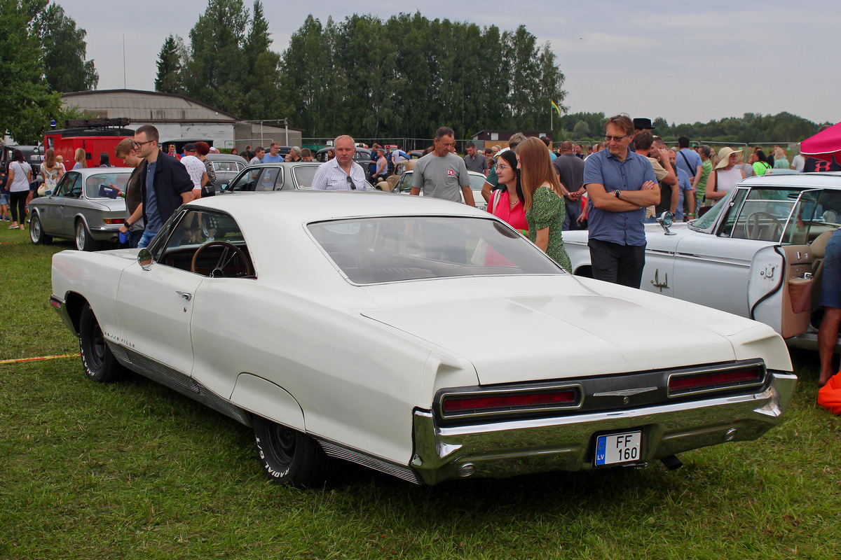 Латвия, № FF-160 — Pontiac Bonneville (4G) '65-70; Литва — Nesenstanti klasika 2023