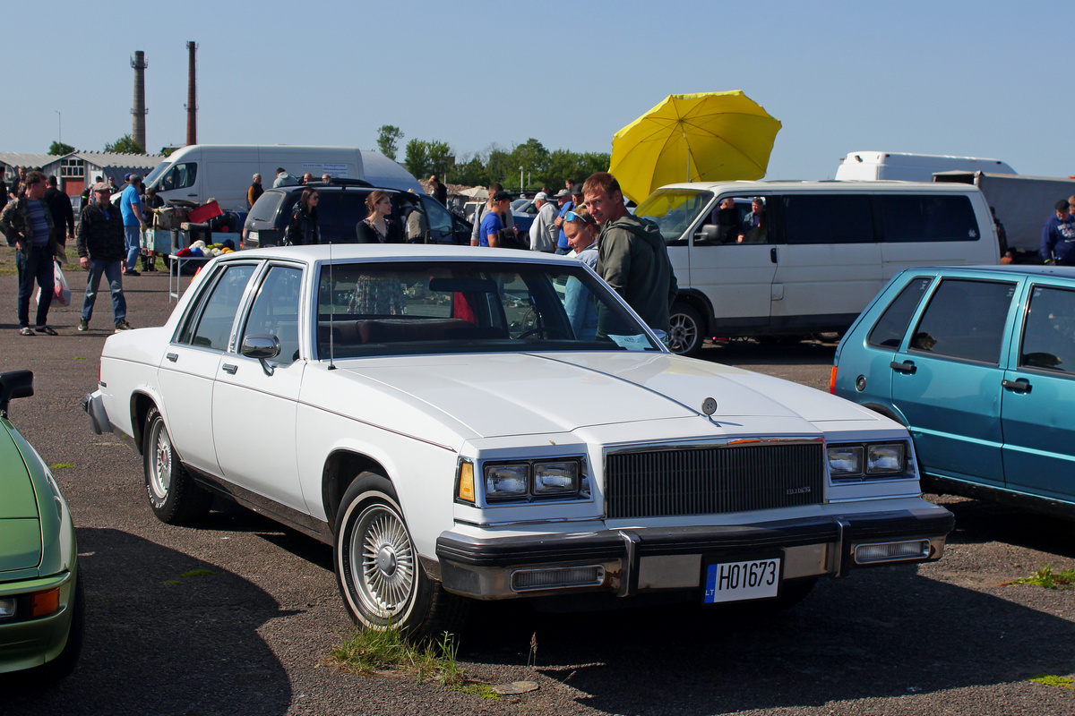 Литва, № H01673 — Buick LeSabre (5G) '77-85; Литва — Retro mugė 2023