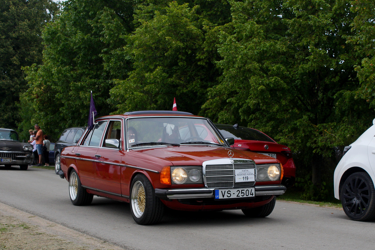 Латвия, № VS-2504 — Mercedes-Benz (W123) '76-86; Литва — Nesenstanti klasika 2023