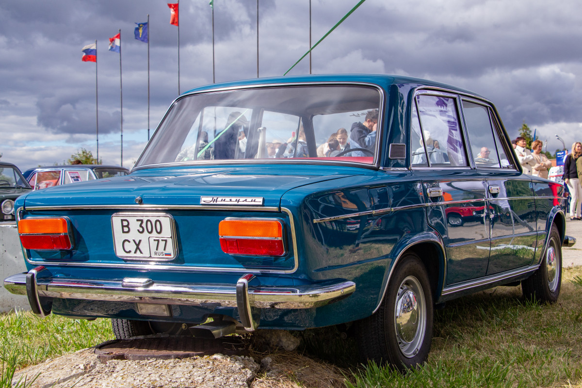 Москва, № В 300 СХ 77 — ВАЗ-2103 '72-84; Самарская область — II ретро-фестиваль "Жигули"