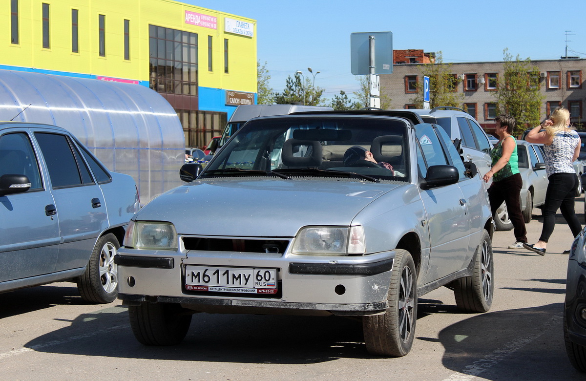 Псковская область, № М 611 МУ 60 — Opel Kadett (E) '84-95