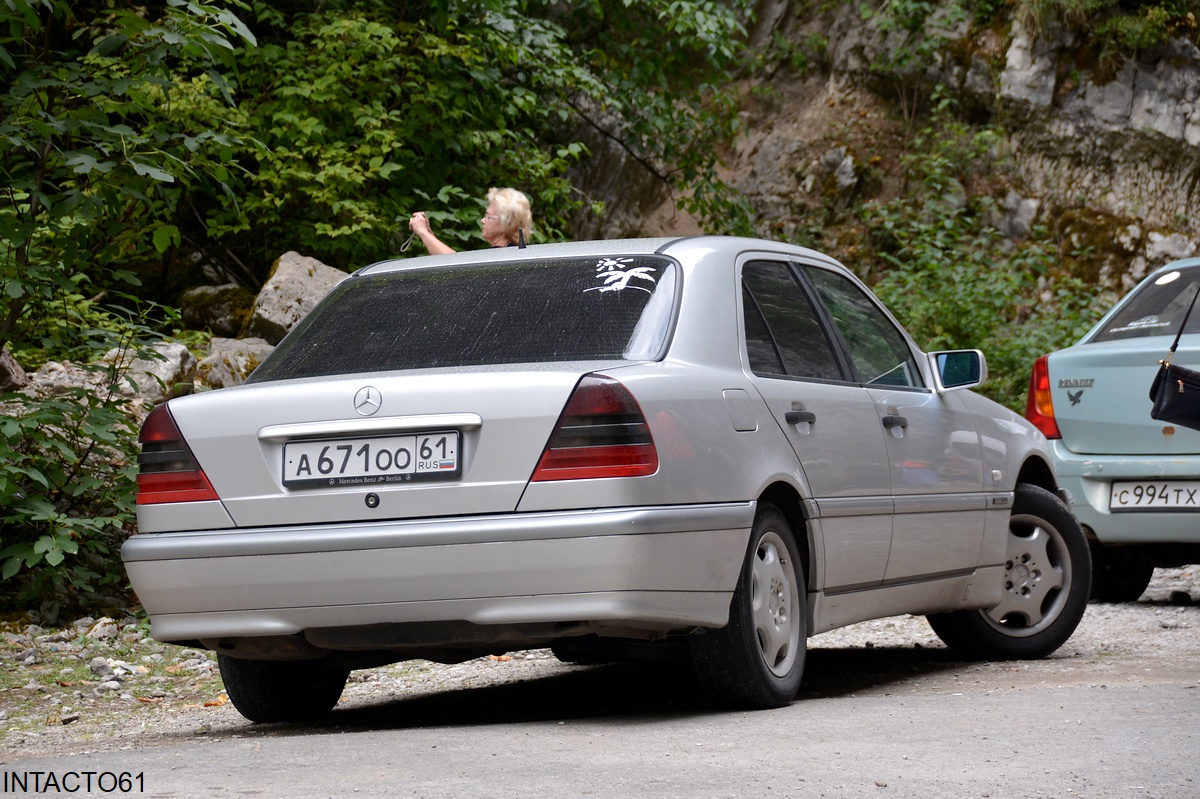 Ростовская область, № А 671 ОО 61 — Mercedes-Benz (W202) '93-00