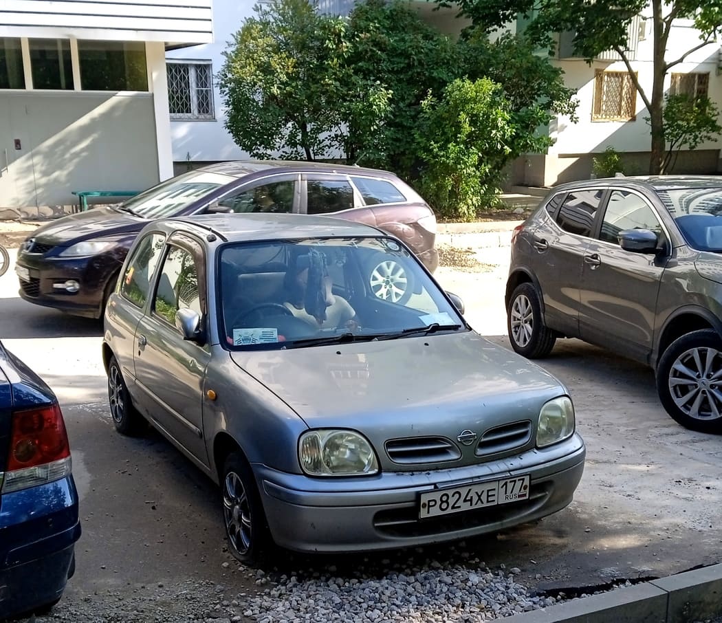 Москва, № Р 824 ХЕ 177 — Nissan March (K11) '92–02