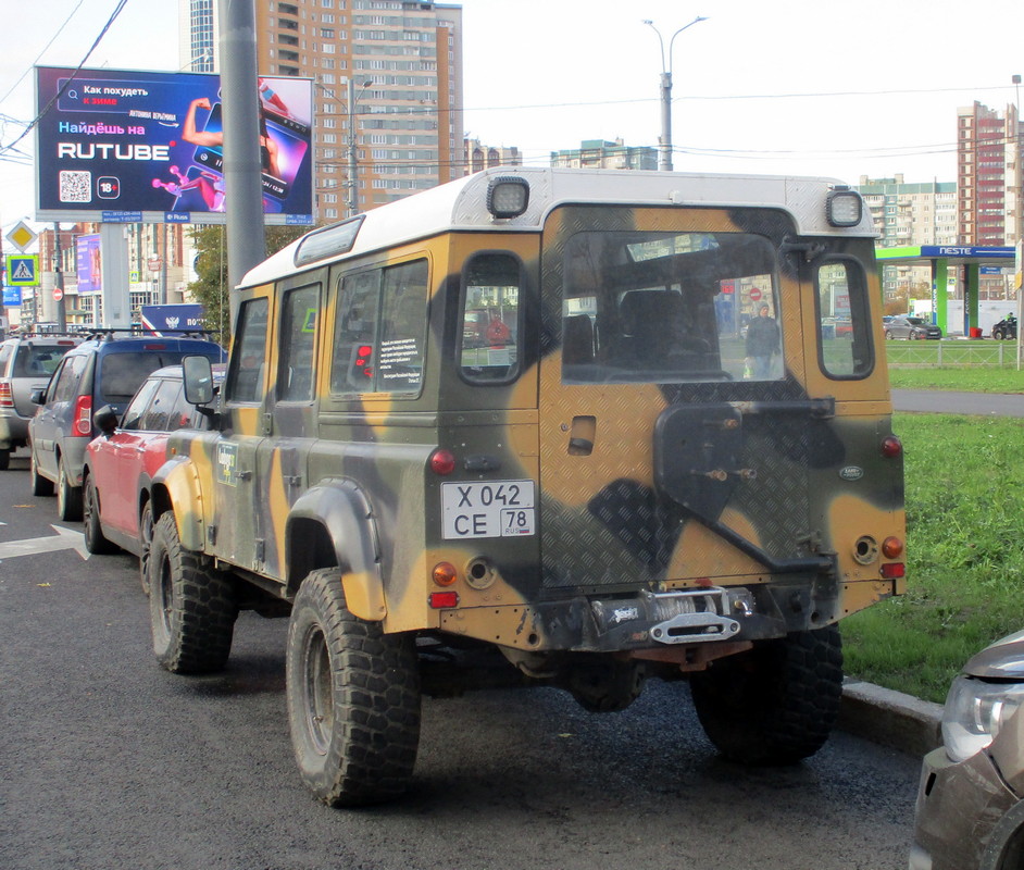 Санкт-Петербург, № Х 042 СЕ 78 — Land Rover Defender '83-03