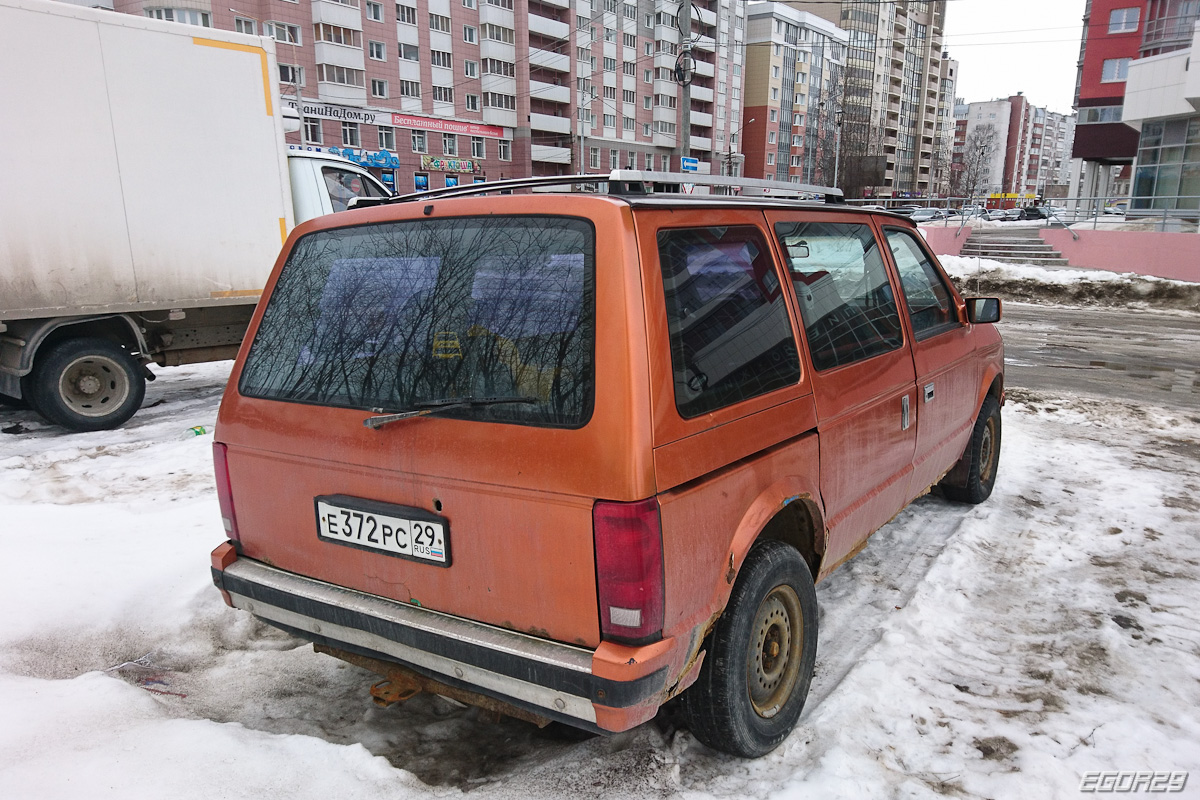 Архангельская область, № Е 372 РС 29 — Plymouth Voyager (S) (1G) '84-90