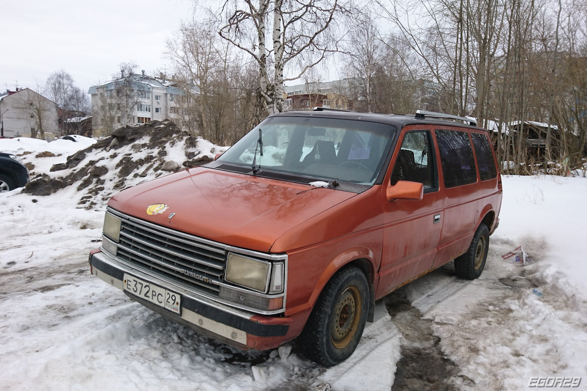 Архангельская область, № Е 372 РС 29 — Plymouth Voyager (S) (1G) '84-90