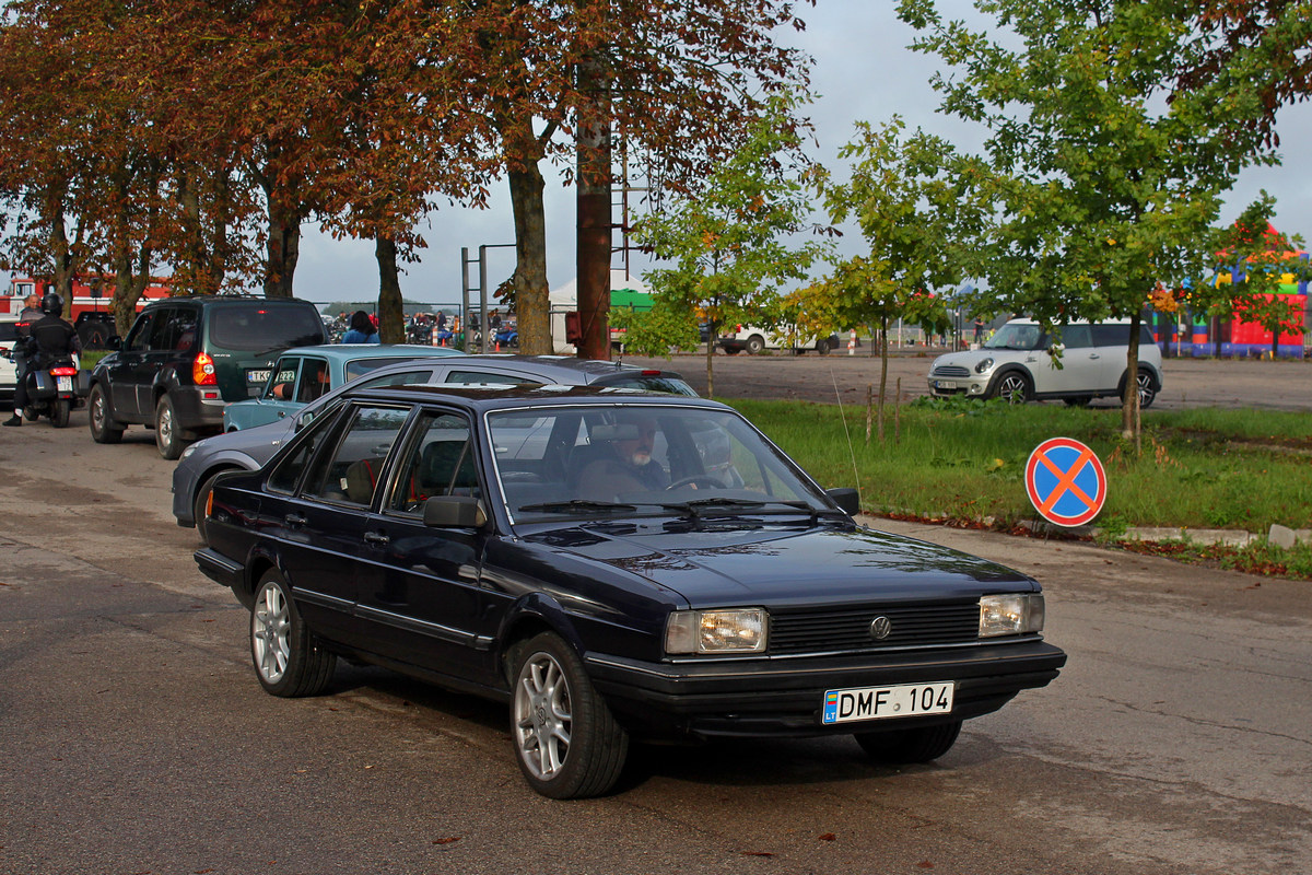 Литва, № DMF 104 — Volkswagen Santana (B2) '81-84; Литва — Retro mugė 2023 ruduo