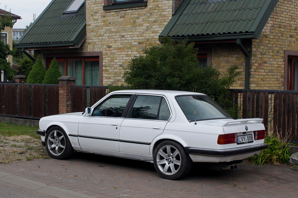 Литва, № LVY 886 — BMW 3 Series (E30) '82-94