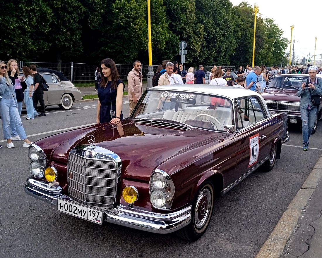 Москва, № Н 002 МУ 197 — Mercedes-Benz (Общая модель); Москва — Фестиваль "Ретрорейс" 2023