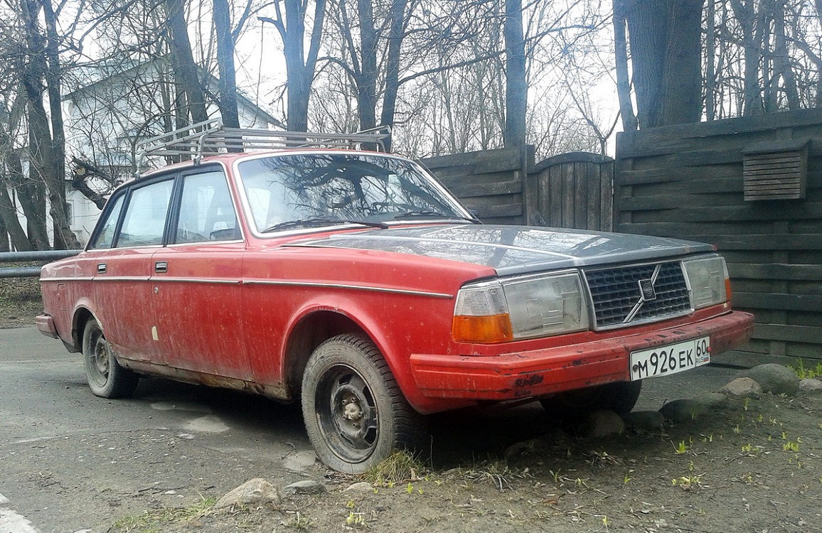 Псковская область, № М 926 ЕК 60 — Volvo 240 Series (общая модель)