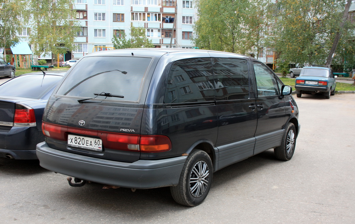 Псковская область, № Х 820 ЕА 60 — Toyota Previa '90-00