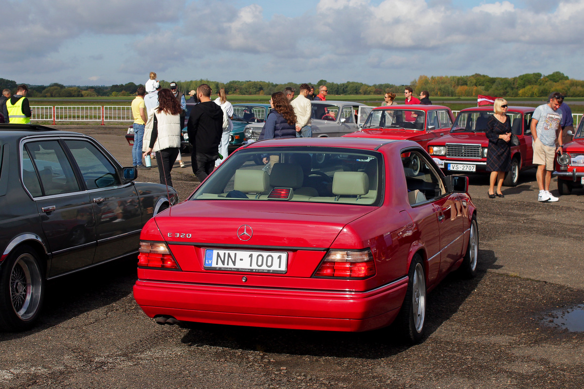 Латвия, № NN-1001 — Mercedes-Benz (C124) '87-96; Литва — Retro mugė 2023 ruduo