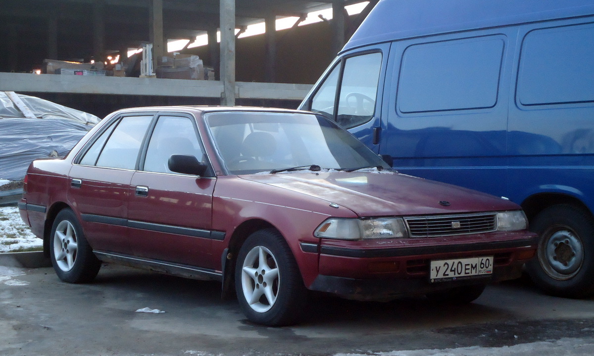 Псковская область, № У 240 ЕМ 60 — Toyota Corona (T170) '87-93