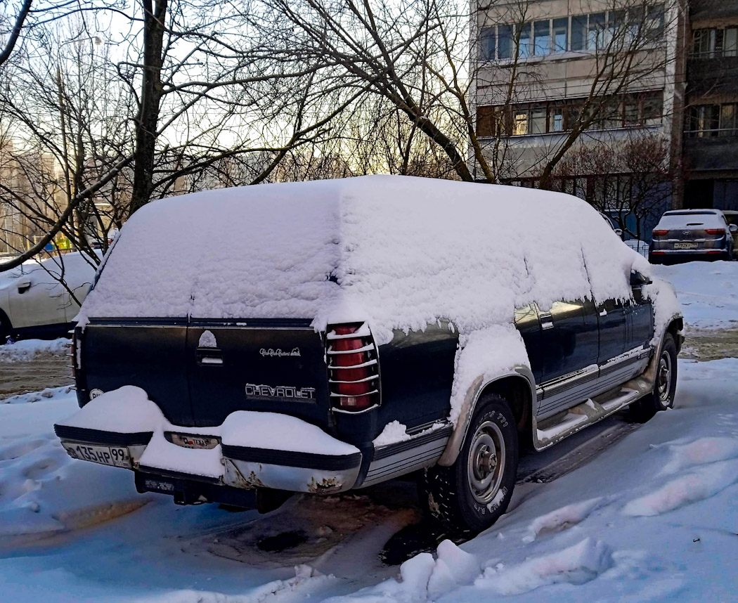 Москва, № В 135 НР 99 — Chevrolet Suburban (8G) '92-99