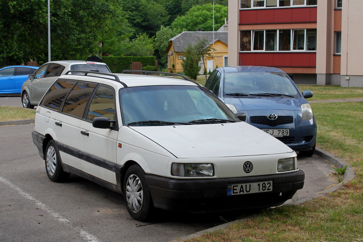 Литва, № EAU 182 — Volkswagen Passat (B3) '88-93