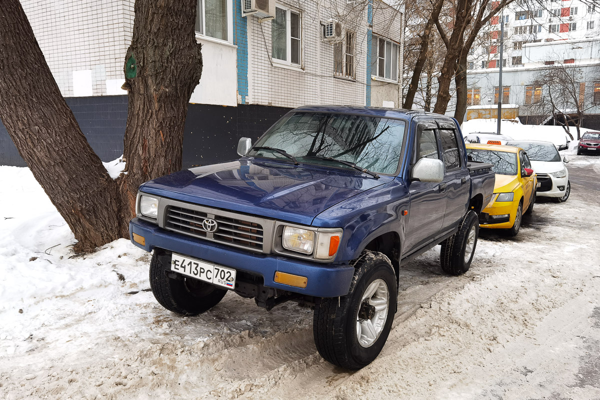 Московская область, № Е 413 РС 702 — Toyota Hilux (5G) '88-97