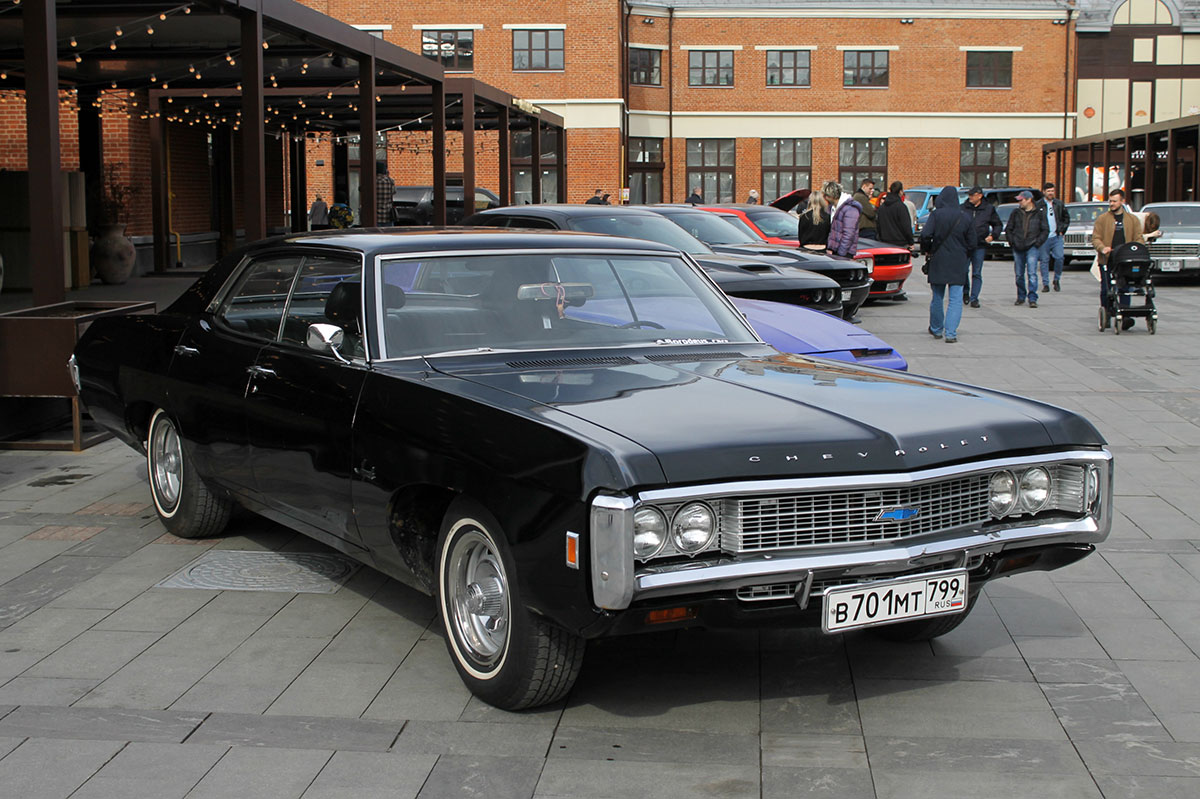 Москва, № В 701 МТ 799 — Chevrolet Impala (4G) '65-70