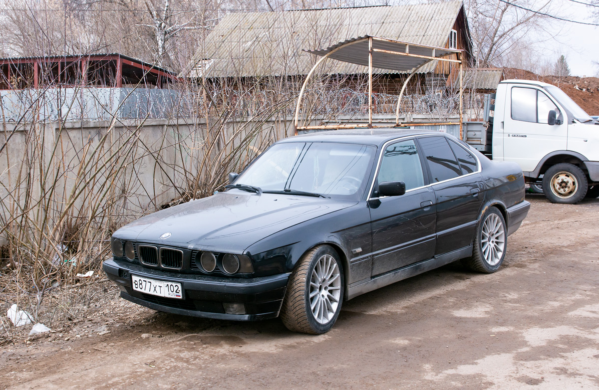 Башкортостан, № В 877 ХТ 102 — BMW 5 Series (E34) '87-96