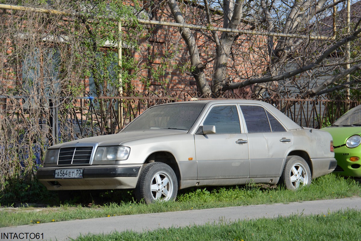 Ростовская область, № А 564 ЕТ 30 — Mercedes-Benz (W124) '84-96