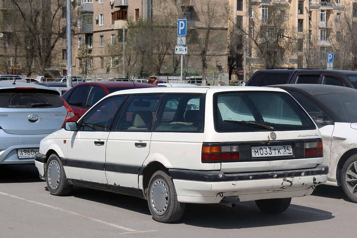 Волгоградская область, № М 033 ТК 34 — Volkswagen Passat (B3) '88-93