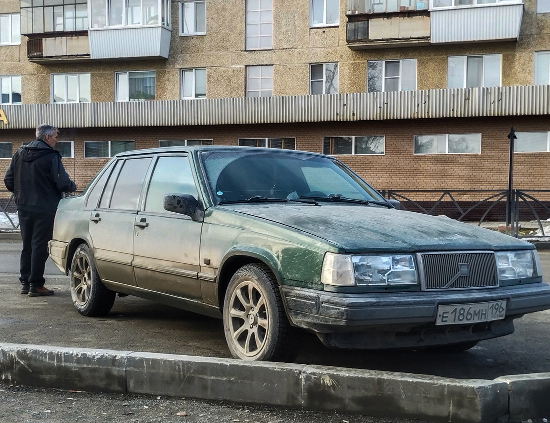 Свердловская область, № Е 186 МН 196 — Volvo 940 '90-98