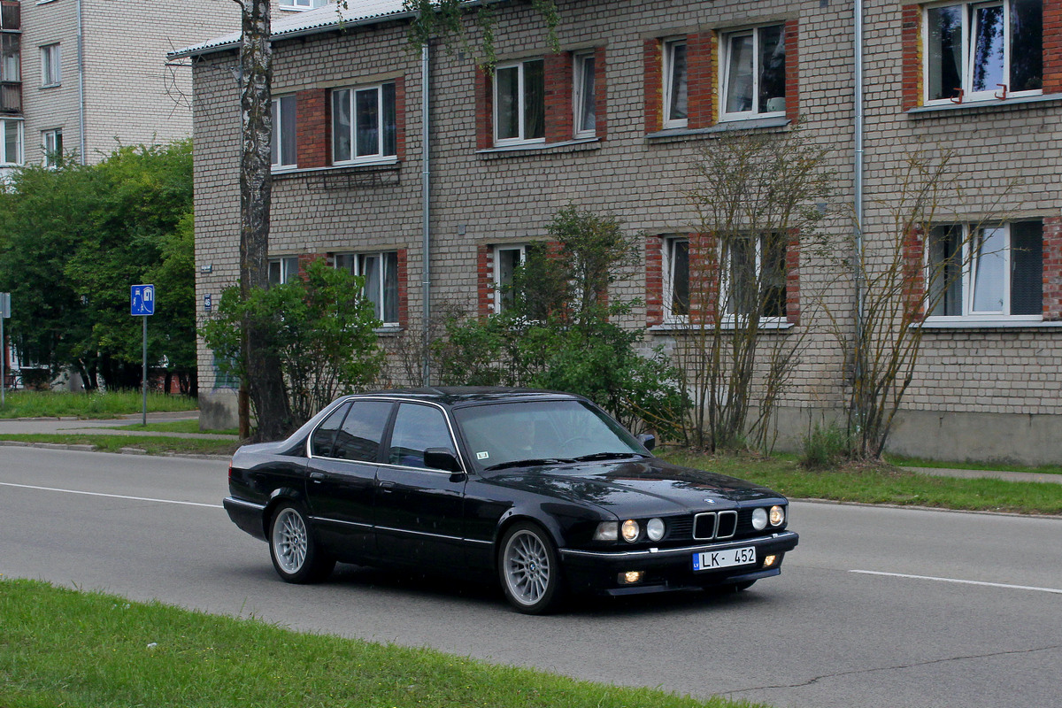 Латвия, № LK-452 — BMW 7 Series (E32) '86-94