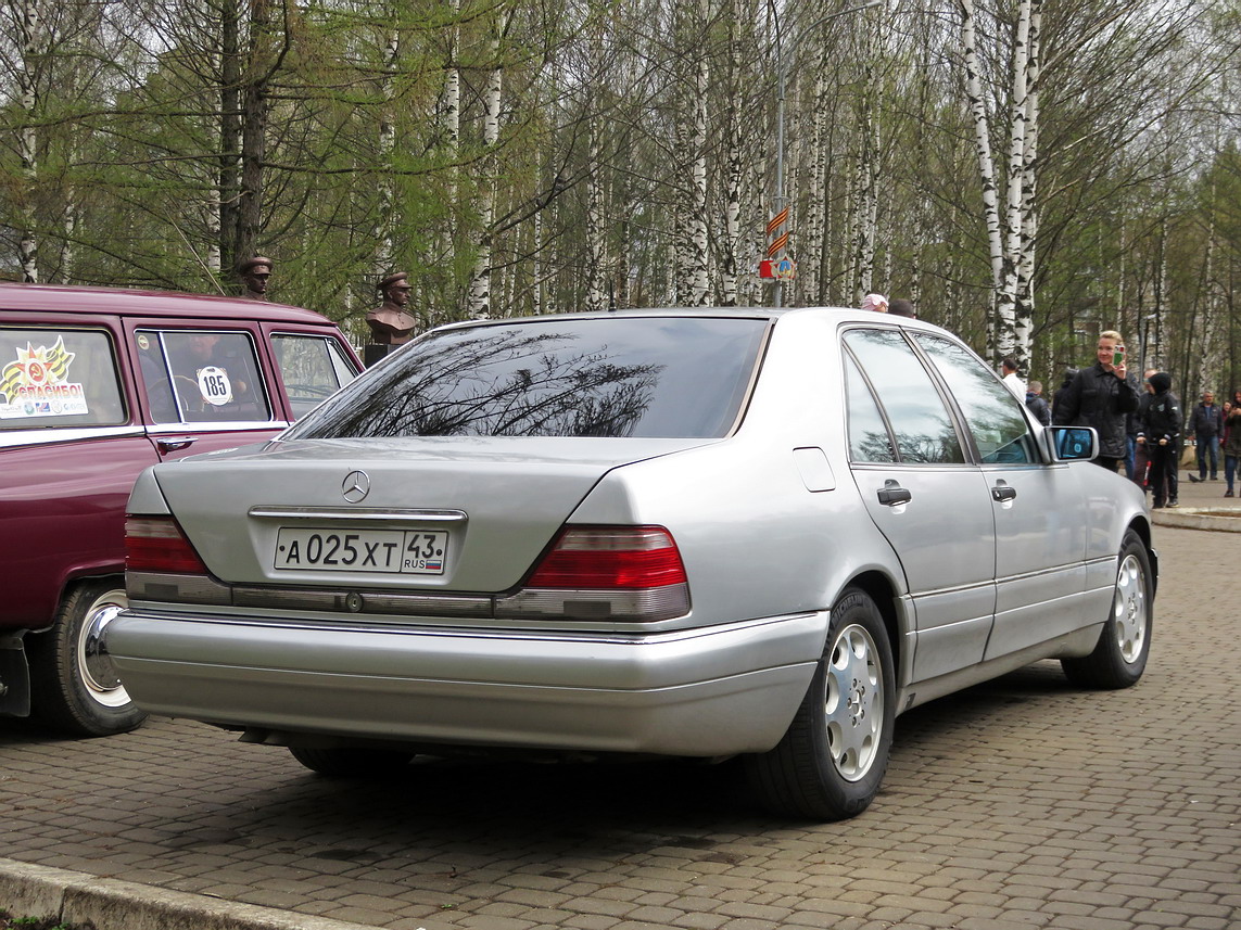 Кировская область, № А 025 ХТ 43 — Mercedes-Benz (W140) '91-98; Кировская область — Выставка ретро-автомобилей в Кирове в парке Победы 28 апреля 2024 года