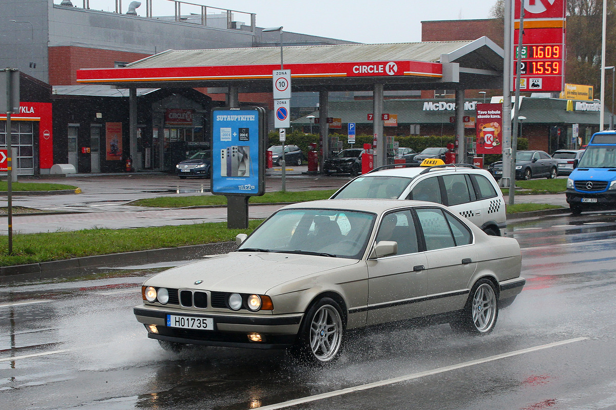 Литва, № H01735 — BMW 5 Series (E34) '87-96