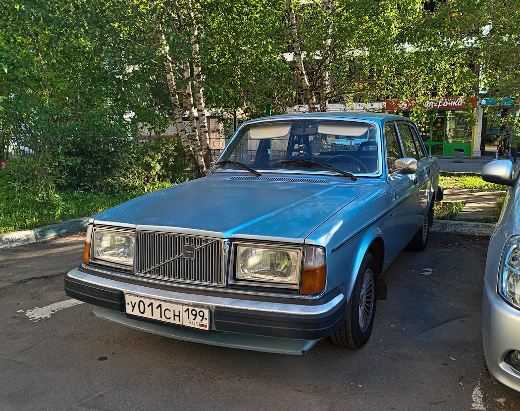 Москва, № У 011 СН 199 — Volvo 244 GL '79-81