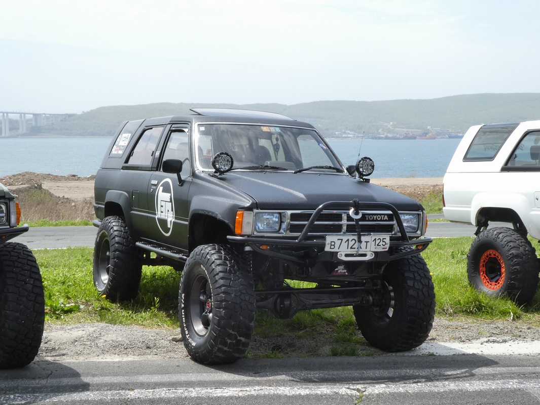 Приморский край, № В 712 ХТ 125 — Toyota Hilux Surf (N60) '83-89; Приморский край — Открытие сезона JDM Oldschool Cars (2024)