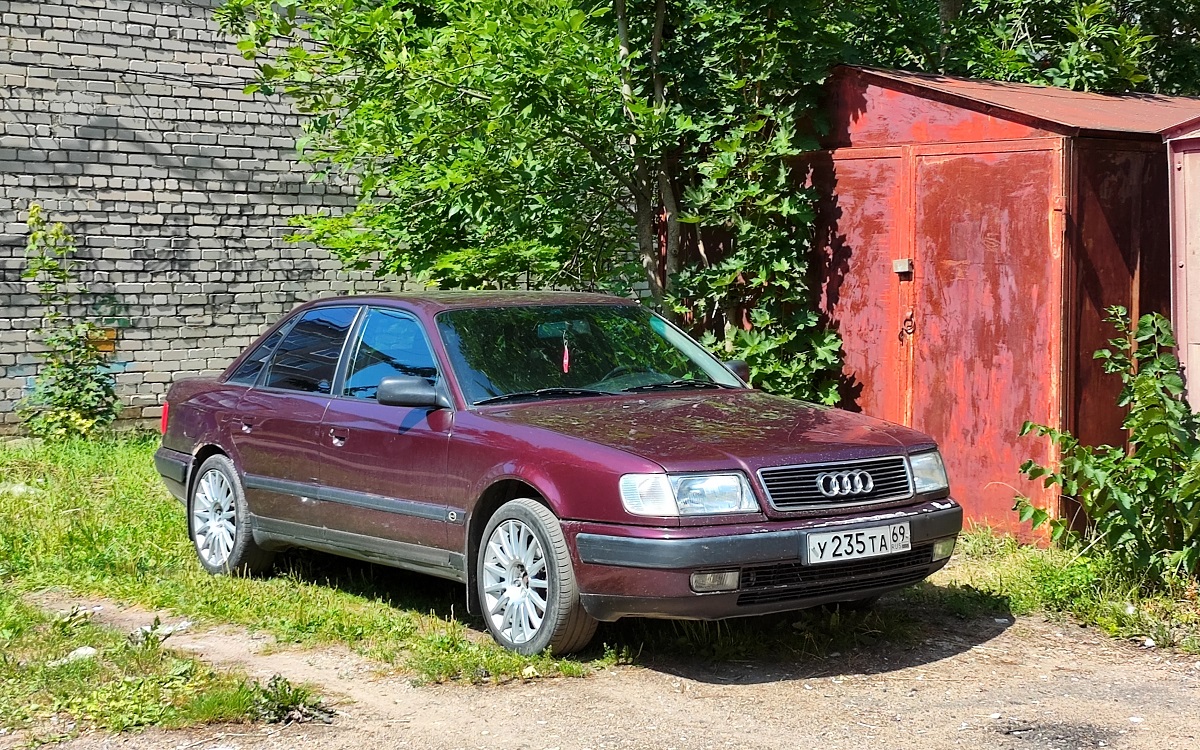 Тверская область, № У 235 ТА 69 — Audi 100 (C4) '90-94