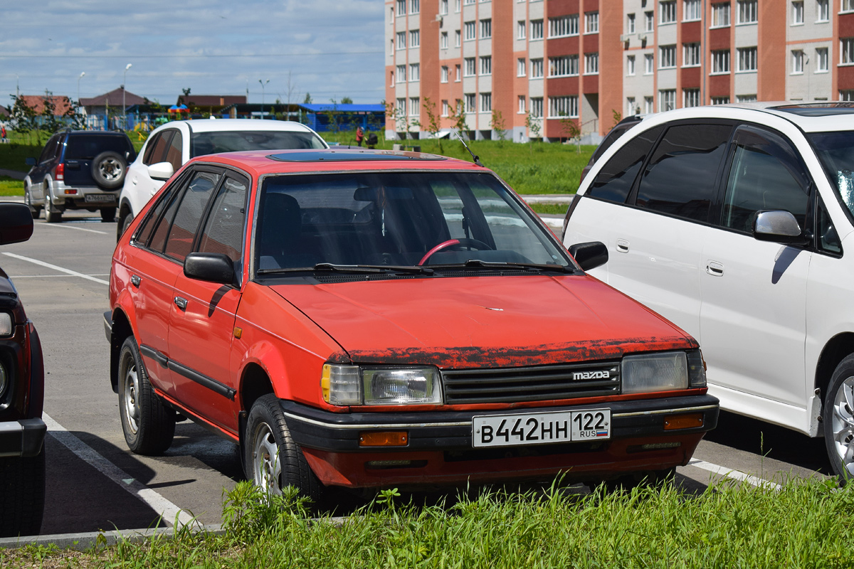 Алтайский край, № В 442 НН 122 — Mazda 323 (BF) '86-94