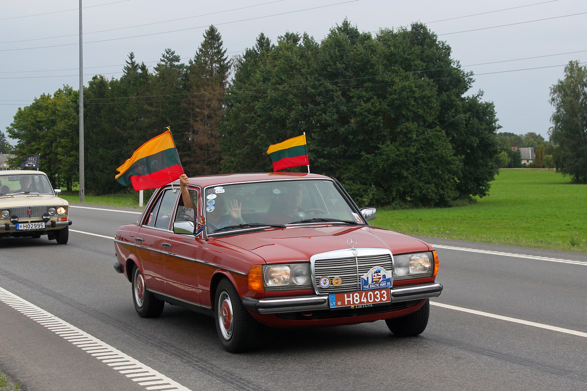 Литва, № H84033 — Mercedes-Benz (W123) '76-86; Литва — Baltijos kelias 35