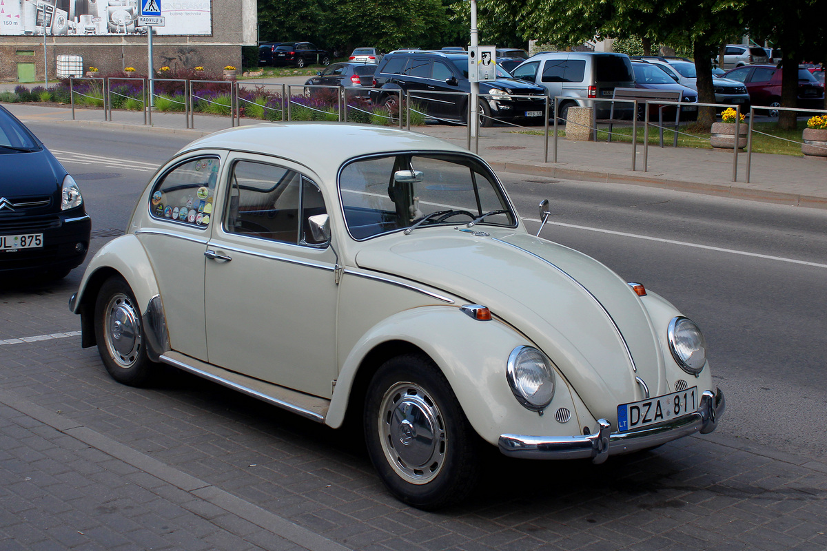 Литва, № DZA  811 — Volkswagen Käfer 1300/1500 '65-74