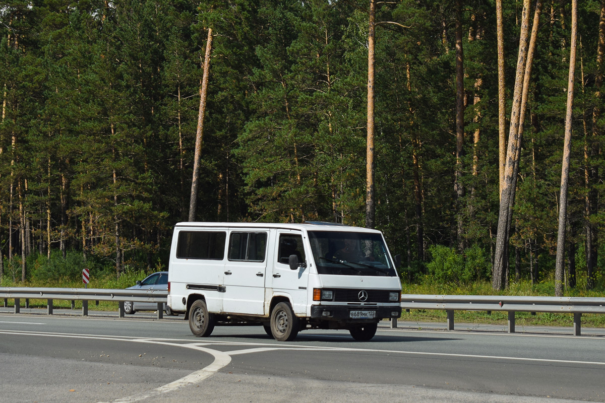 Алтайский край, № В 689 МК 122 — Mercedes-Benz MB100 '81-96