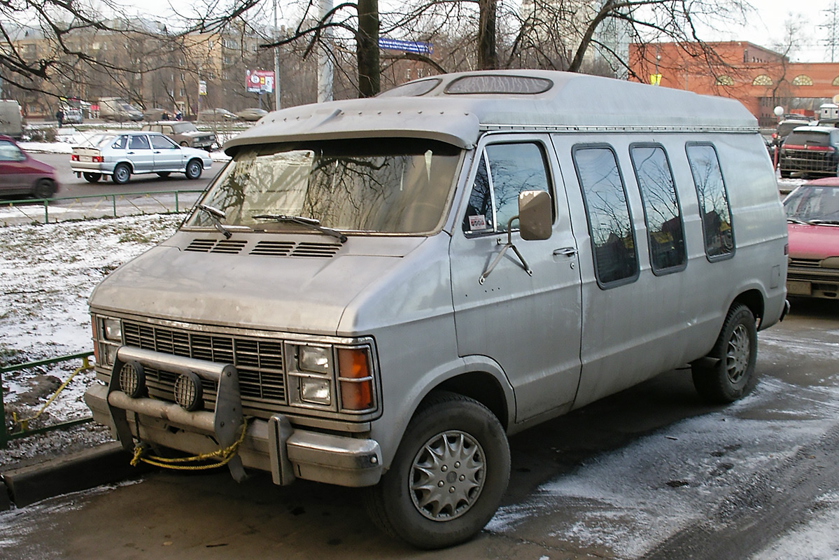 Москва, № Р 124 ВС 199 — Dodge Ram Van (2G) '79-93