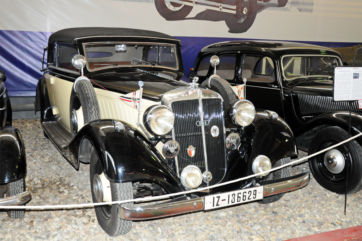 Москва, № Х 162 МН 177 — Horch 830BK '35-36