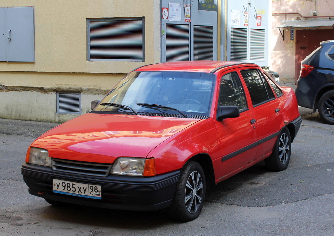 Санкт-Петербург, № У 985 ХУ 98 — Opel Kadett (E) '84-95