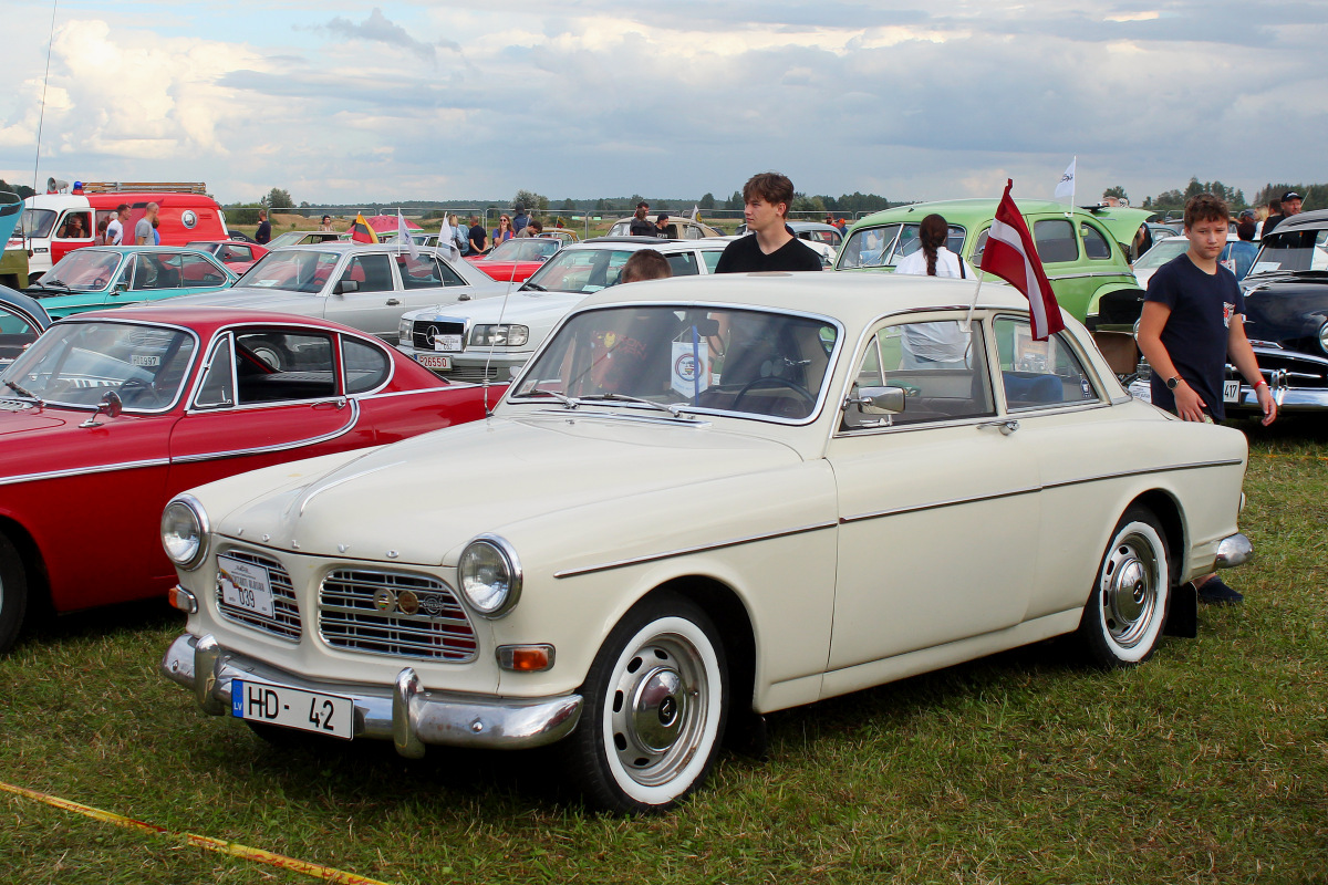 Латвия, № HD-42 — Volvo Amazon (P120/130/220) '56-70; Литва — Nesenstanti klasika 2024