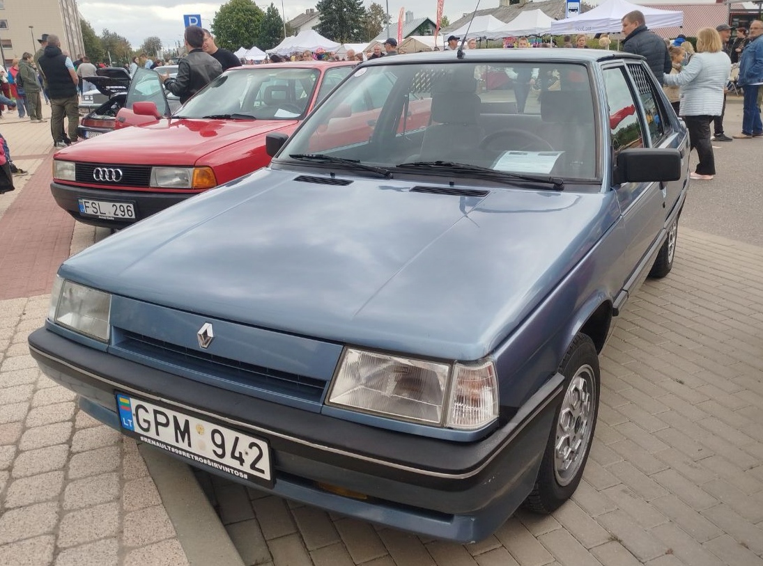 Литва, № GPM 942 — Renault 9 '81-89; Литва, № FSL 296 — Audi 80 (B3) '86-91