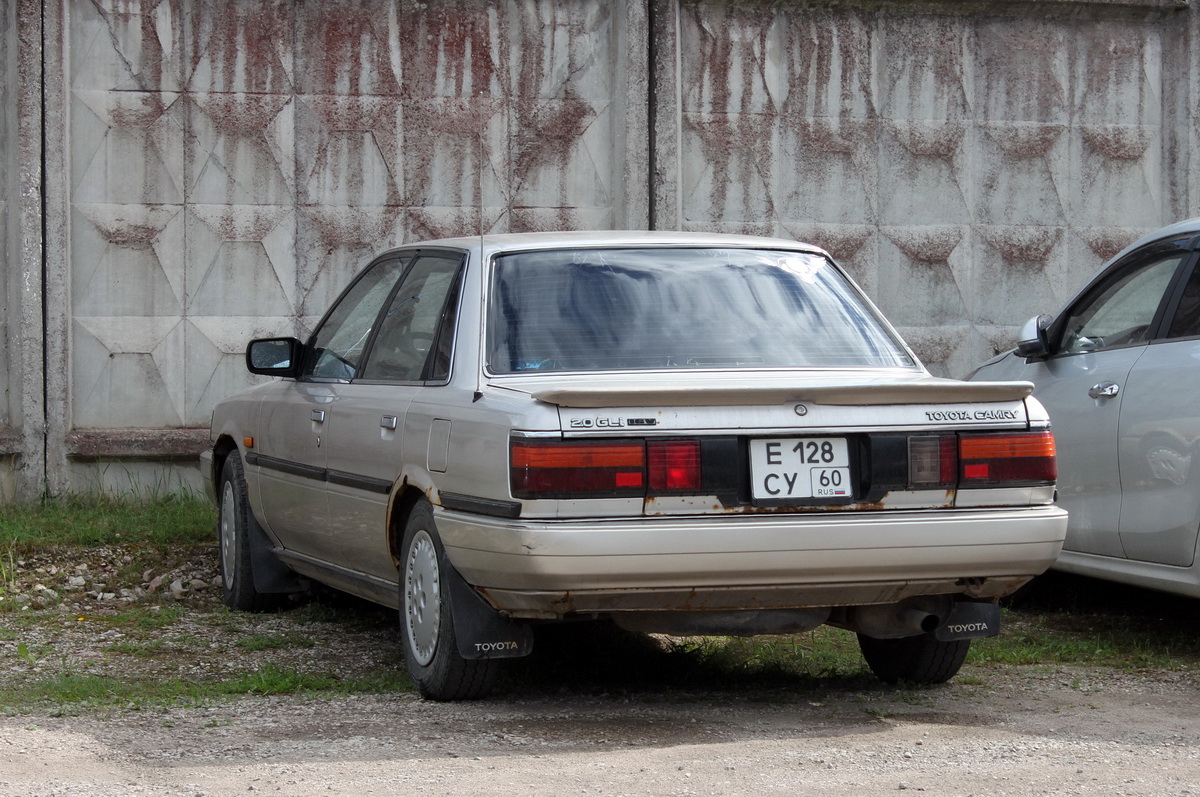 Псковская область, № Е 128 СУ 60 — Toyota Camry (V20) '86-91