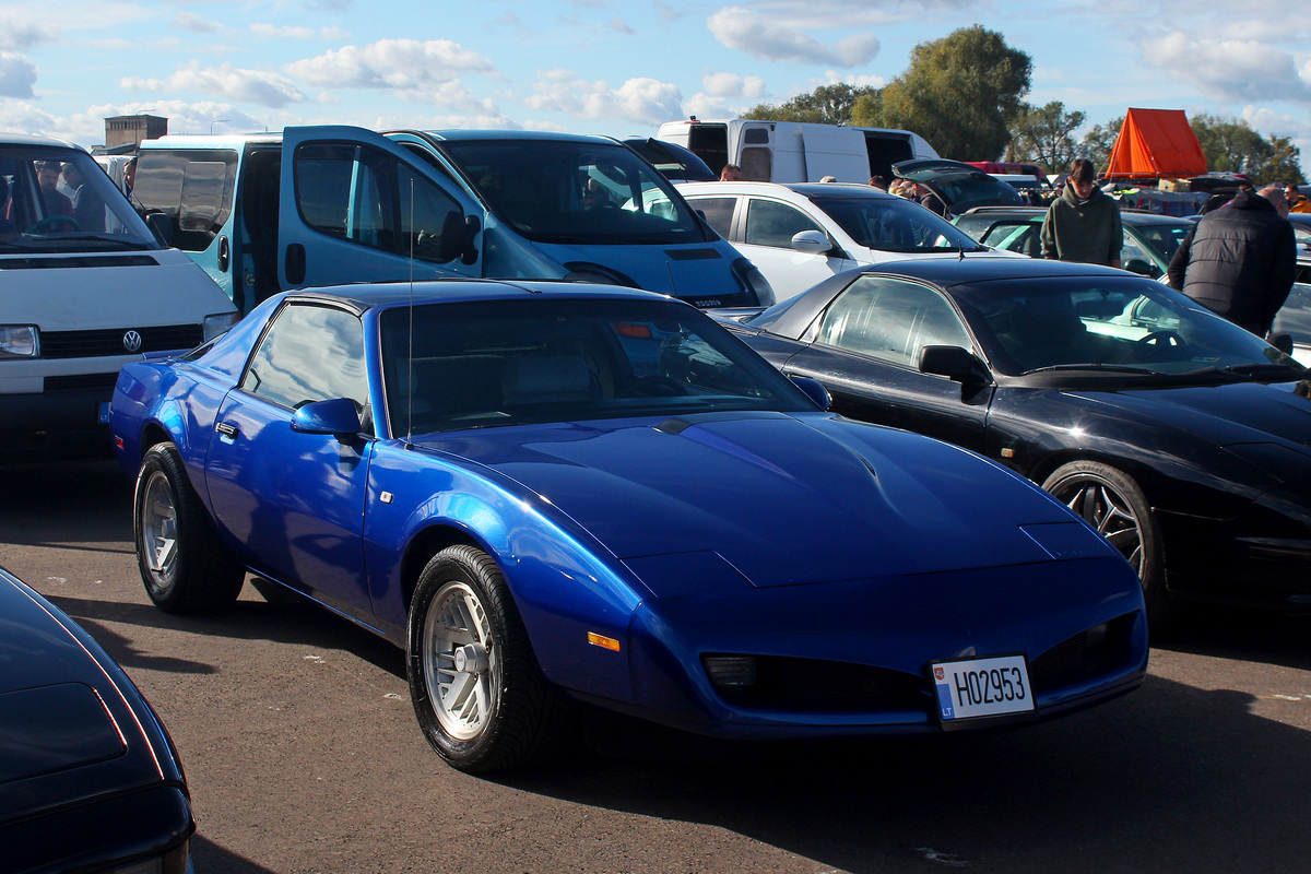 Литва, № H02953 — Pontiac Firebird (3G) '82-92; Литва — Retro mugė 2024 ruduo