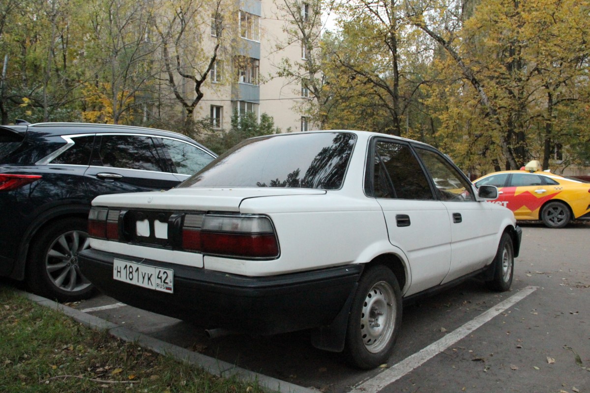 Москва, № Н 181 УК 42 — Toyota Corolla (E90) '87-92